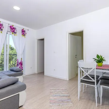 Apartment Gorgeous In With Kitchen *