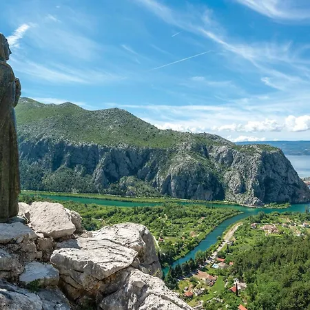 Gorgeous In With Kitchen Apartment Omiš